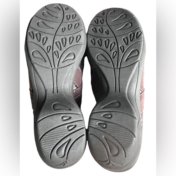 White Mountain Happy Embossed Tooled Leather Shoe Clogs Brown Slip On Clog - Picture 7 of 10